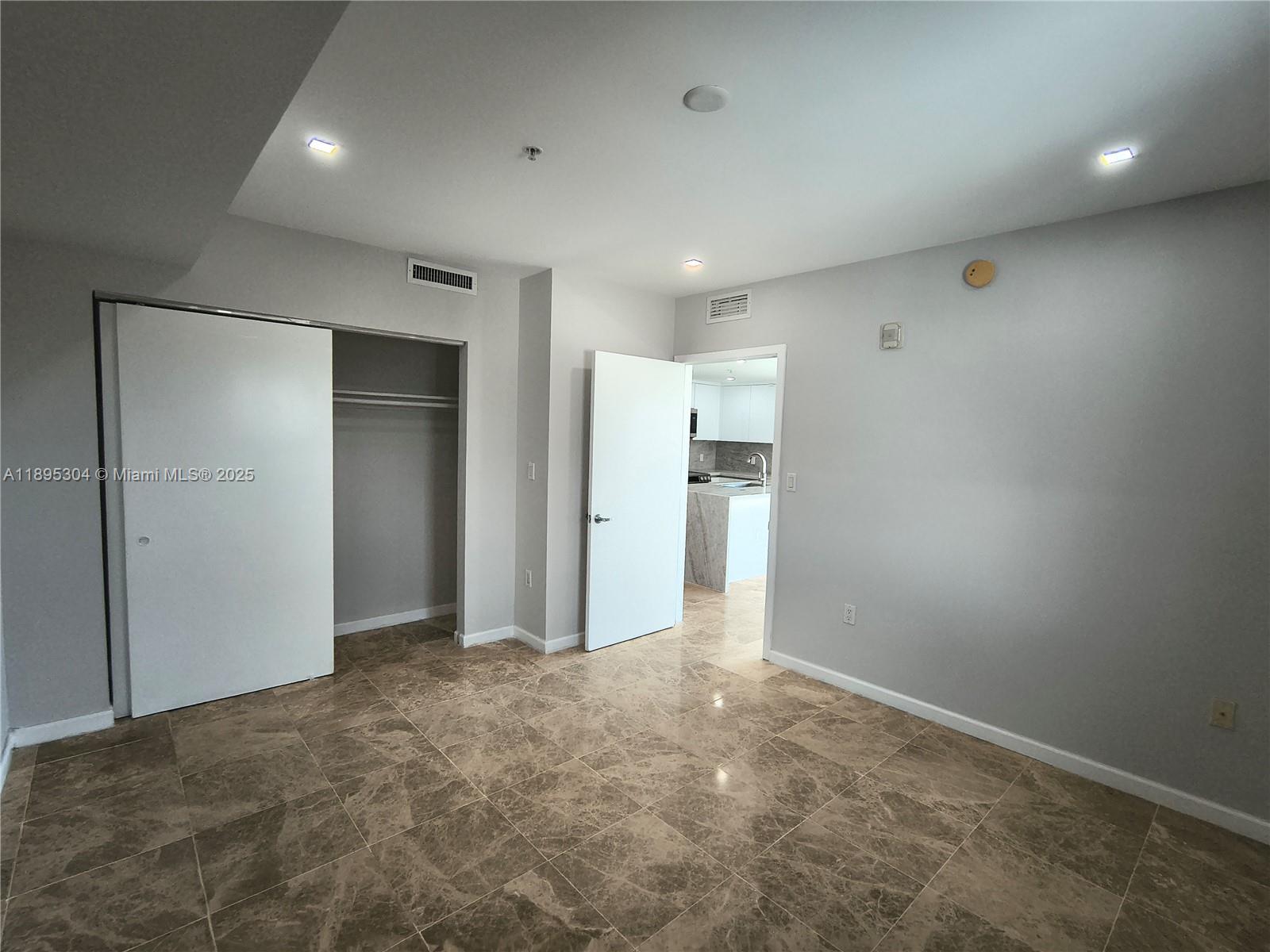 VILLAGGIO IN THE GROVE TO - Residential Lease