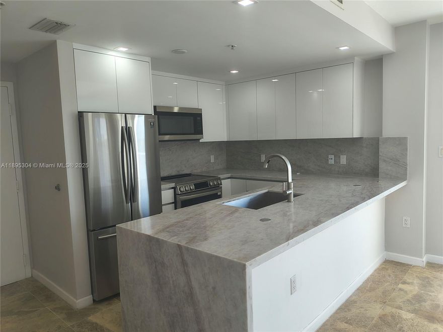 GORGEOUS 1 BEDROOM 1 BATH CONDO IN VILLAGGIO IN THE GROVE JUST BLOCKS AWAY FROM COCOWALK. NEW KITCHEN, NEW APPLIANCES, MARBLE FLOORS, GRANITE COUNTERS, WASHER / DRYER IN UNIT. LARGE COVERED BALCONY WITH GREAT VIEW OF COCONUT GROVE AND BAY. ROOF TOP POOL AND GYM. SECURED ASSIGNED COVE RED PARKING