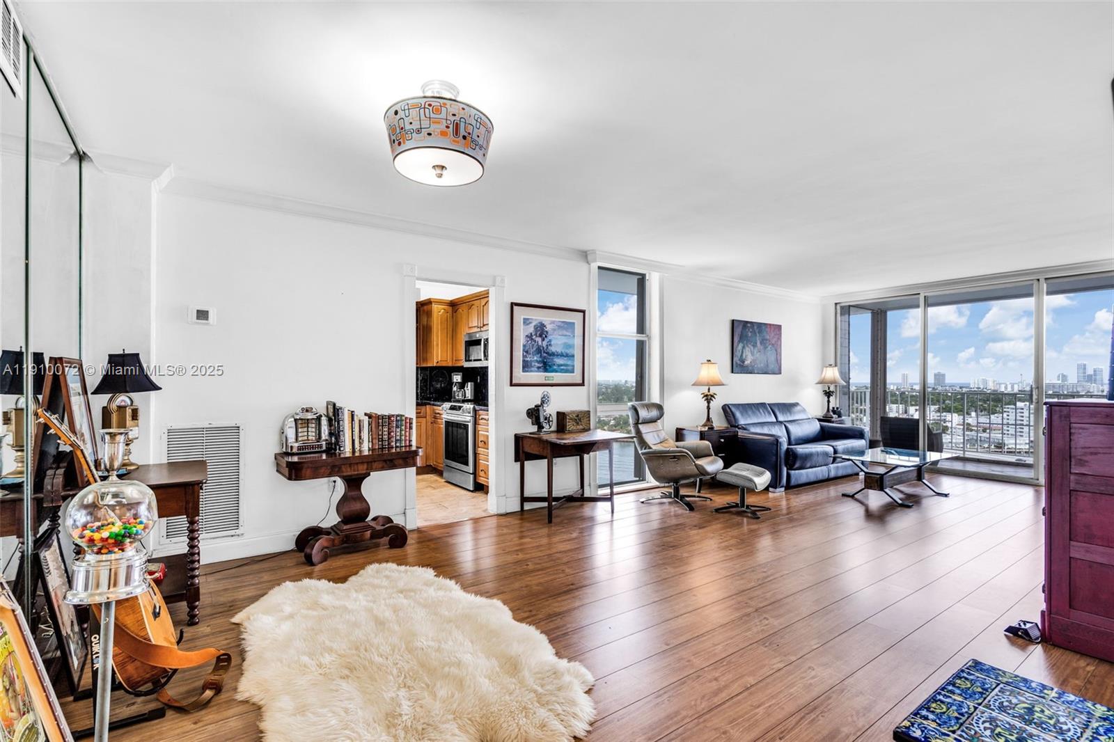 KENNEDY HOUSE CONDO - Residential