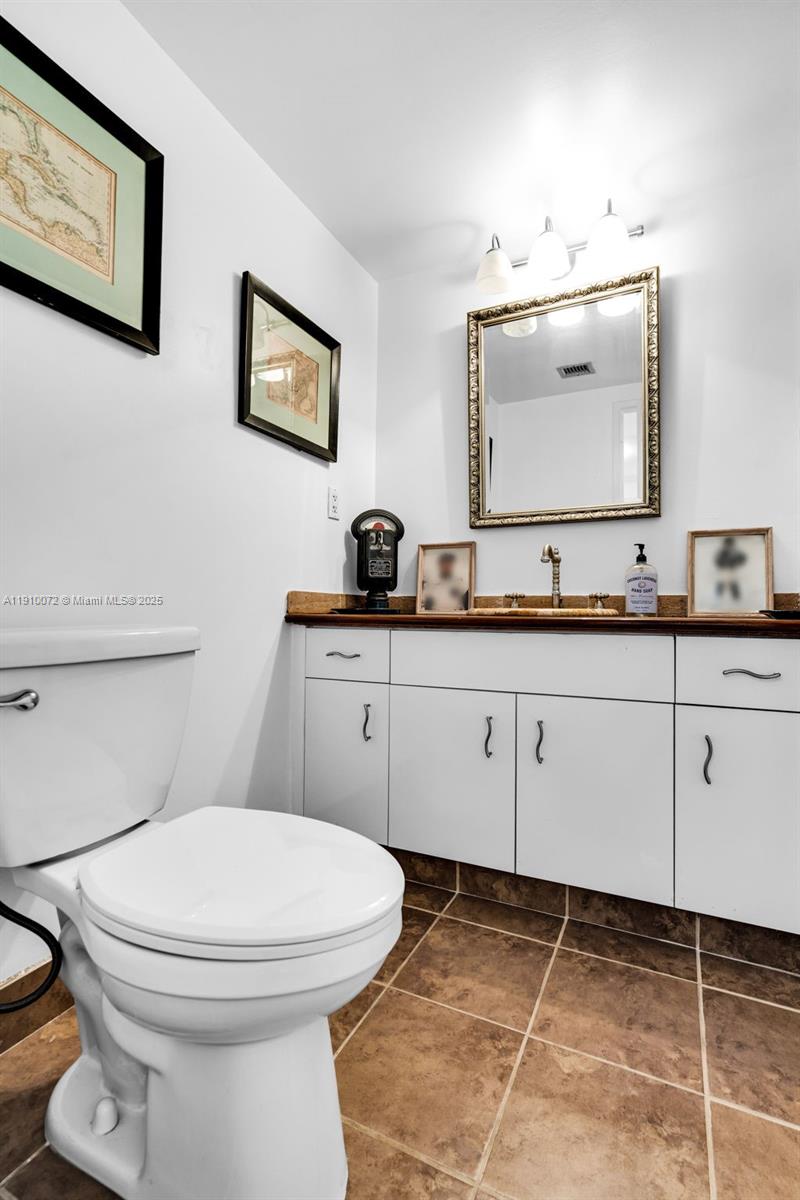 KENNEDY HOUSE CONDO - Residential