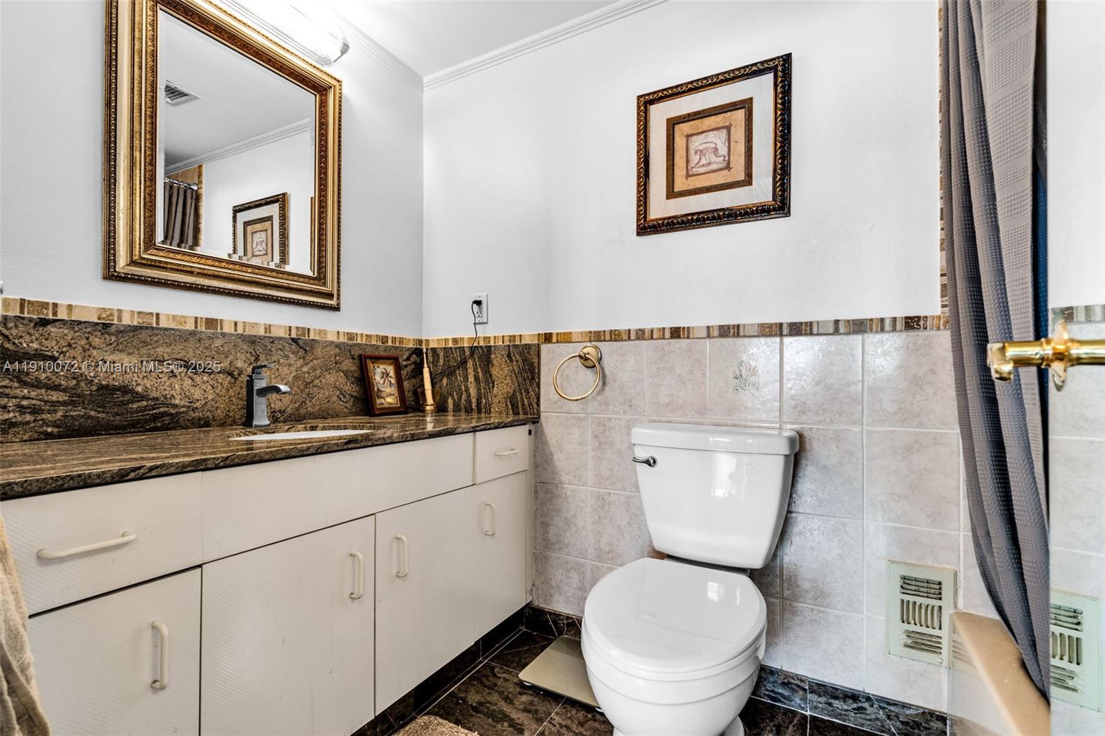 KENNEDY HOUSE CONDO - Residential