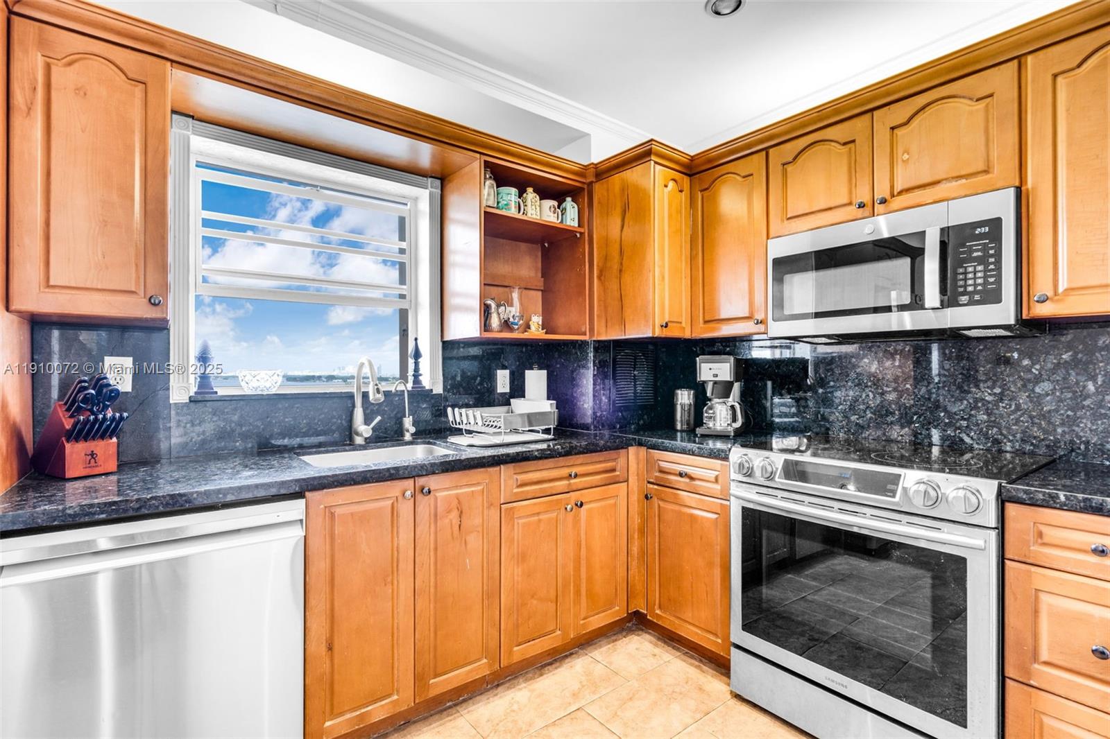 KENNEDY HOUSE CONDO - Residential