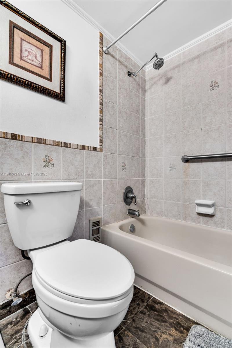 KENNEDY HOUSE CONDO - Residential