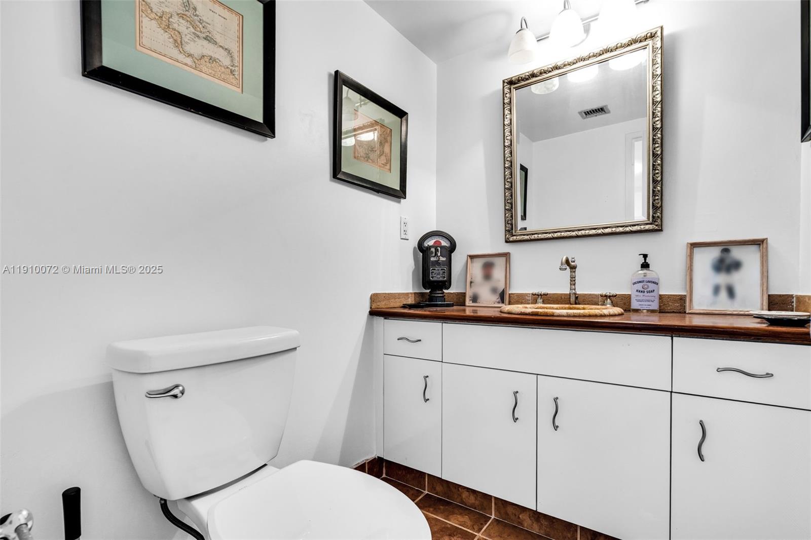 KENNEDY HOUSE CONDO - Residential