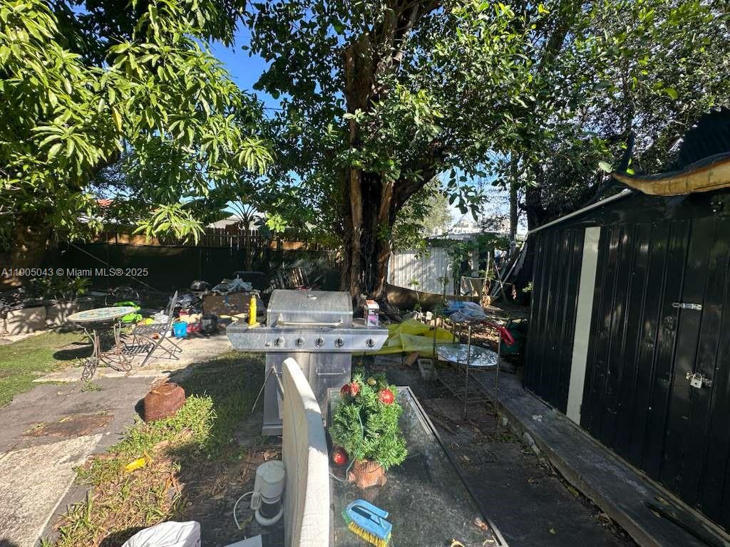 HOME OWNERS PARADISE - Residential