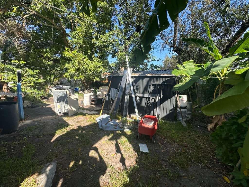 HOME OWNERS PARADISE - Residential