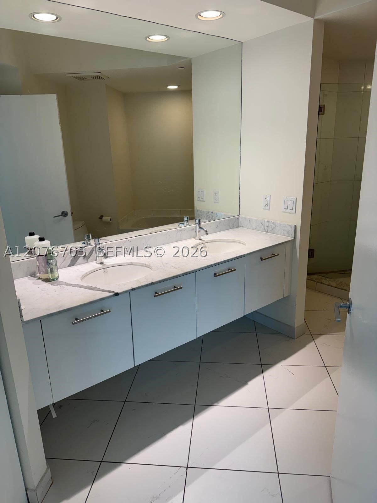 500 Brickell Ave 3210