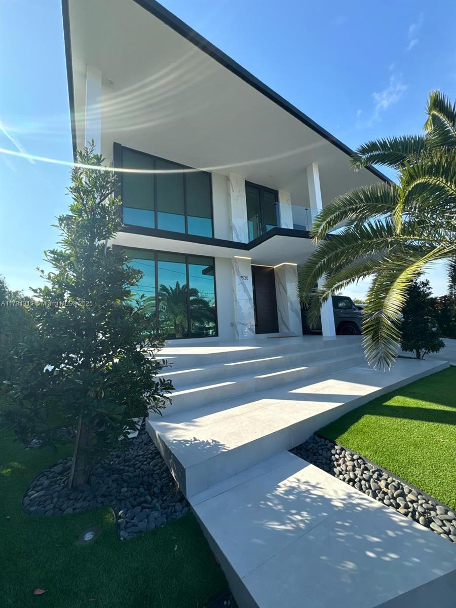 TREASURE ISLAND - Residential