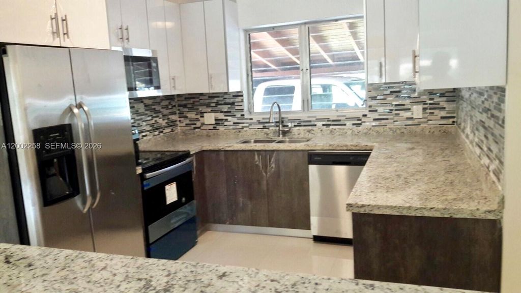 Photo of 3700 Taft St, Hollywood, FL 33021 (MLS # A12002258)