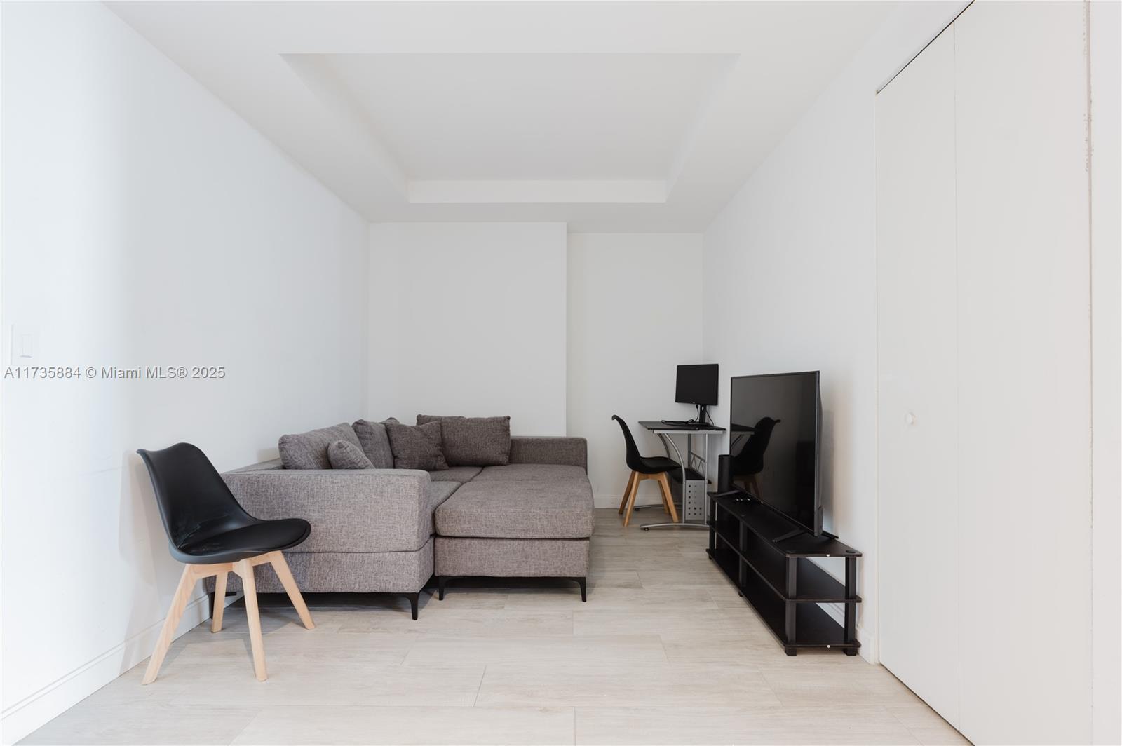 55 SW 9th St 3005
