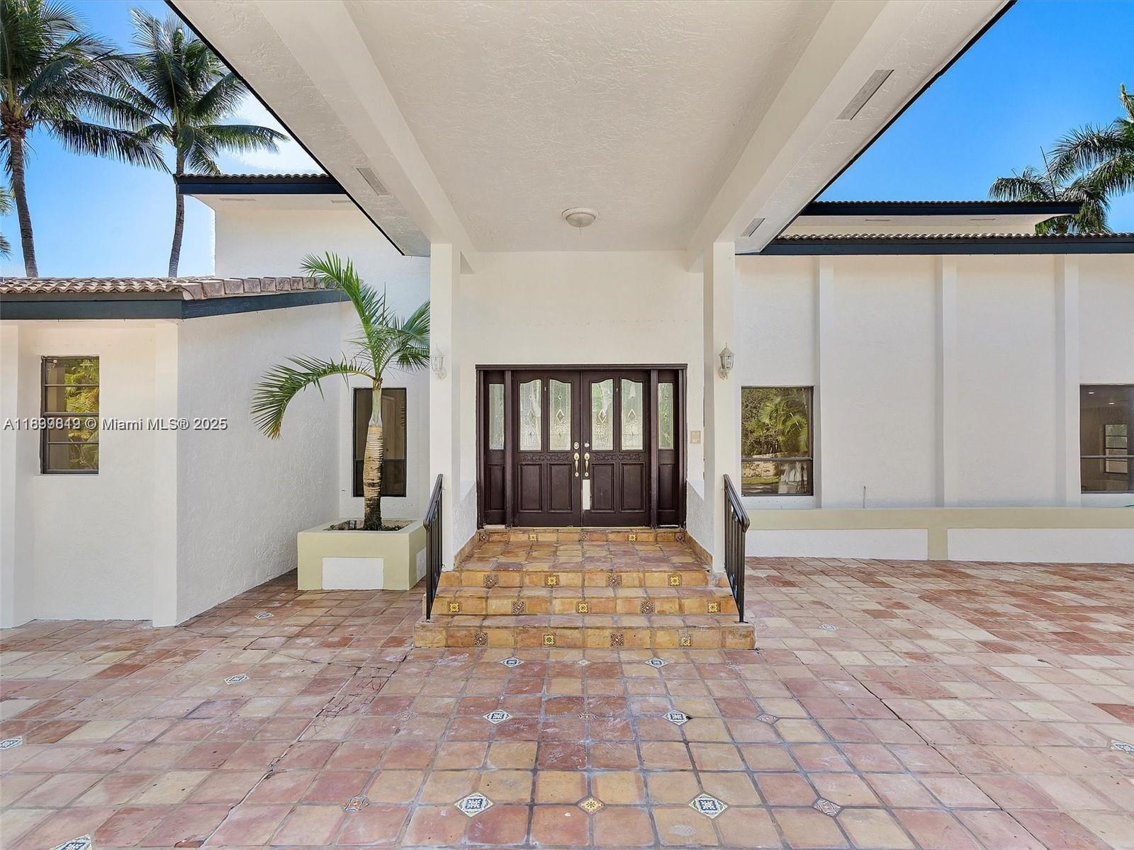 Priced Below Market – Prime Old Cutler Corner Lot!
Rare opportunity to own a spacious 6 bed, 6 bath two-story home on the corner of Old Cutler Rd & SW 176 St, in one of Miami’s most desirable neighborhoods. Built in 1986, this elevated home sits on a large lot with huge upside potential—perfect for a full remodel.
Ideal for entertaining, the property features a big pool, summer kitchen, patio, and plenty of space for a pickleball court. Includes a two-car garage, circular driveway, and Porte cochere.
Seller financing available. Priced well below market value—don’t miss your chance to customize and add serious value in this elite location!
