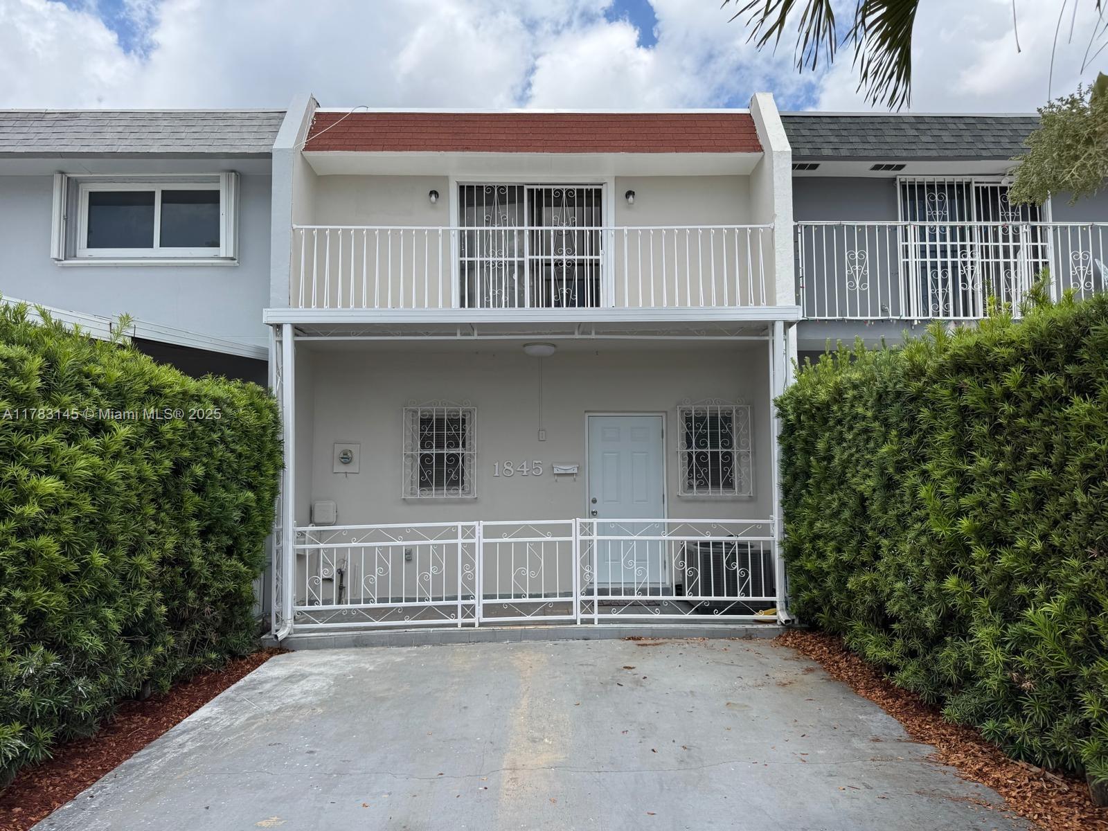 1845 W 73rd Pl 1845, Hialeah, Miami-Dade County, Florida - 2 Bedrooms  
3 Bathrooms - 