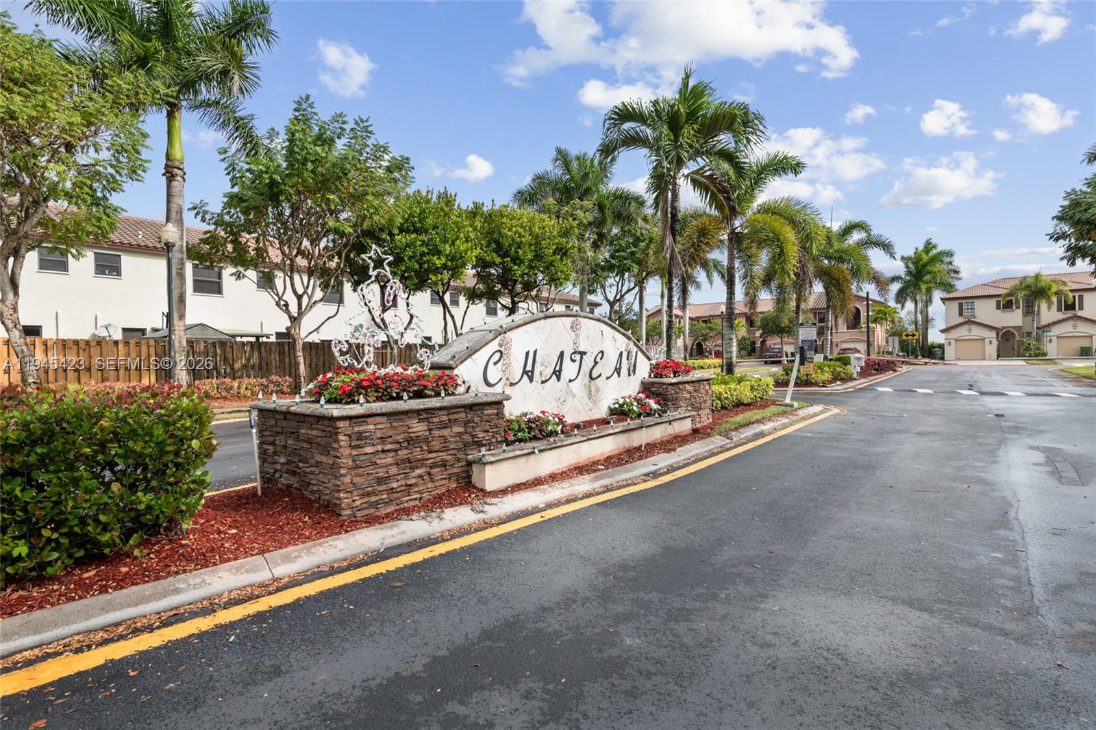 BAYWINDS OF GALAPAGOS FIR - Residential