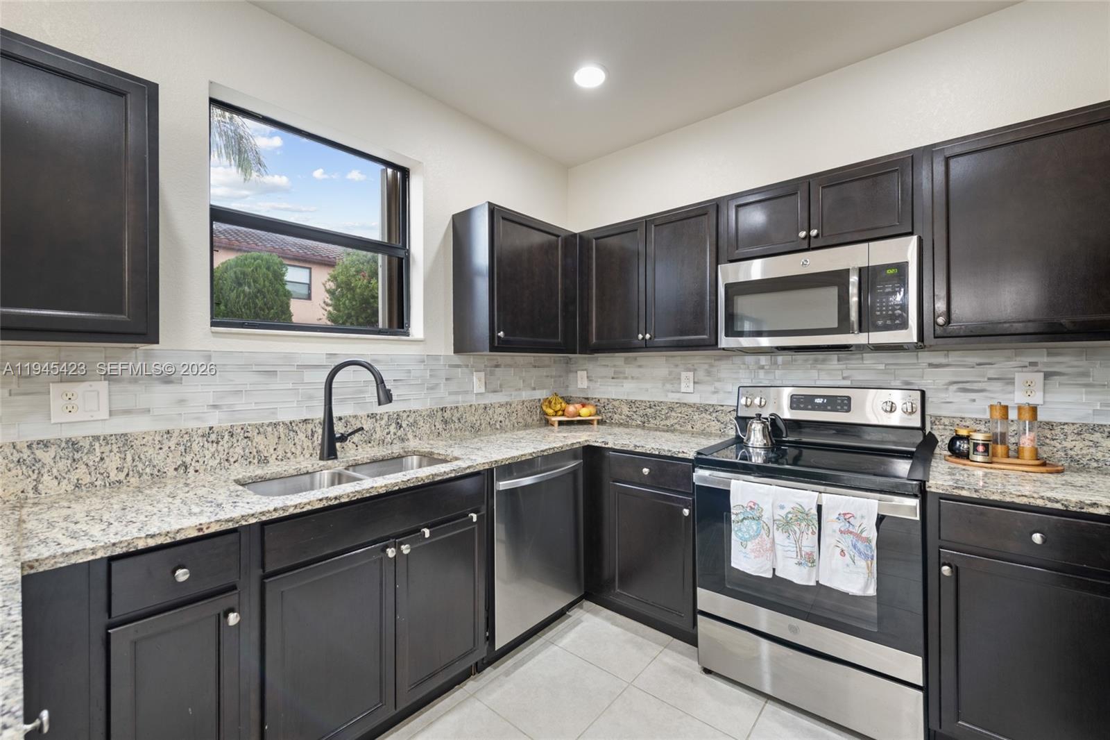 BAYWINDS OF GALAPAGOS FIR - Residential