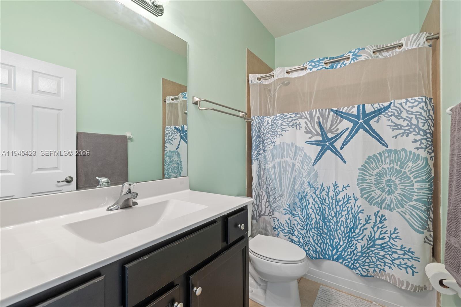 BAYWINDS OF GALAPAGOS FIR - Residential