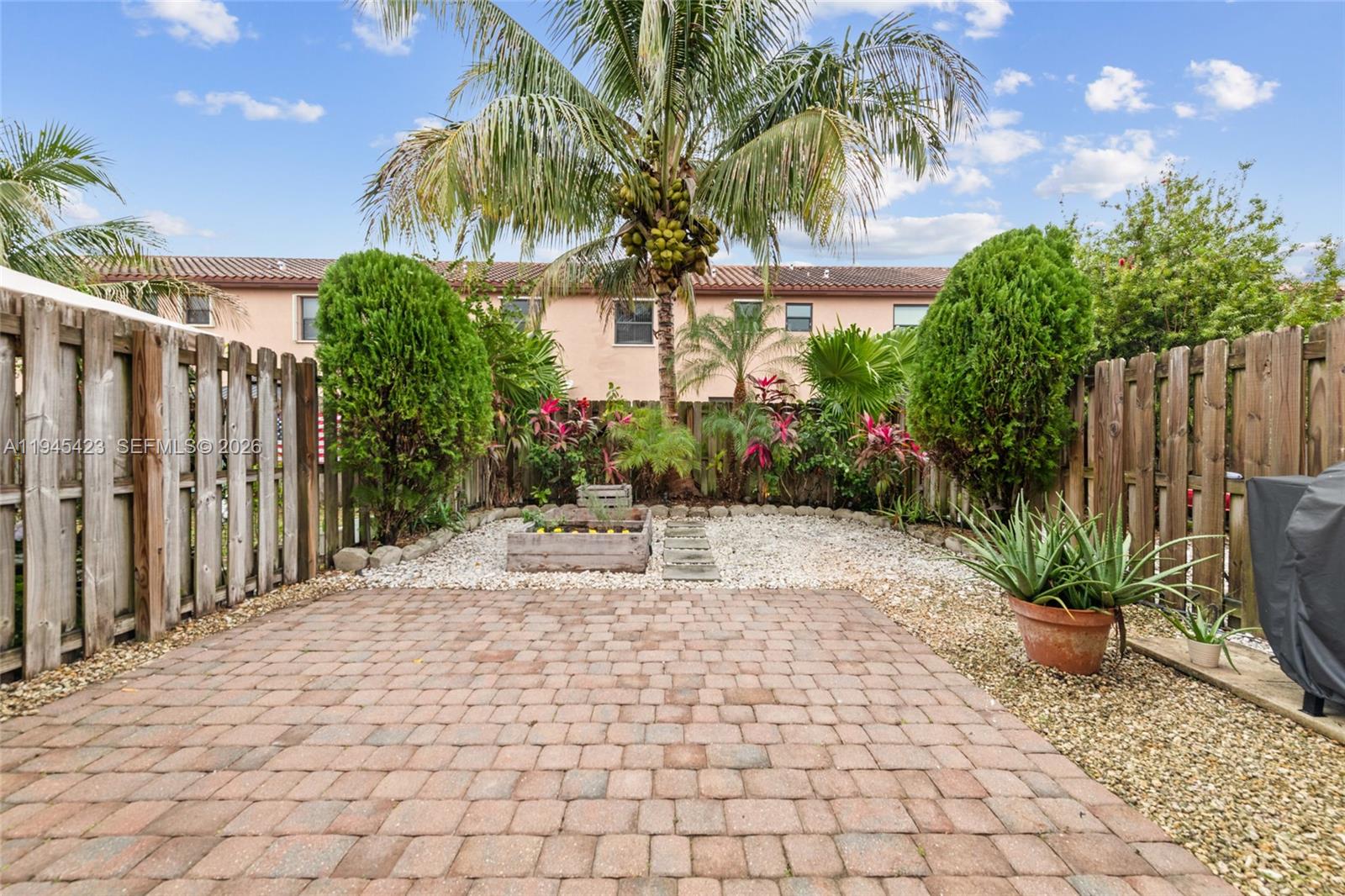 BAYWINDS OF GALAPAGOS FIR - Residential