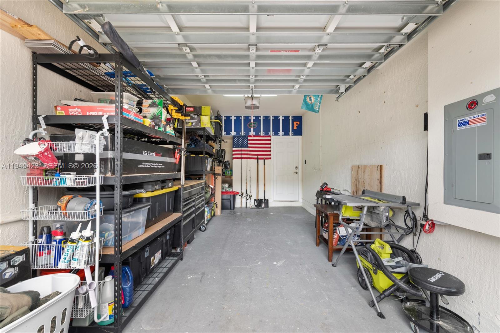 BAYWINDS OF GALAPAGOS FIR - Residential