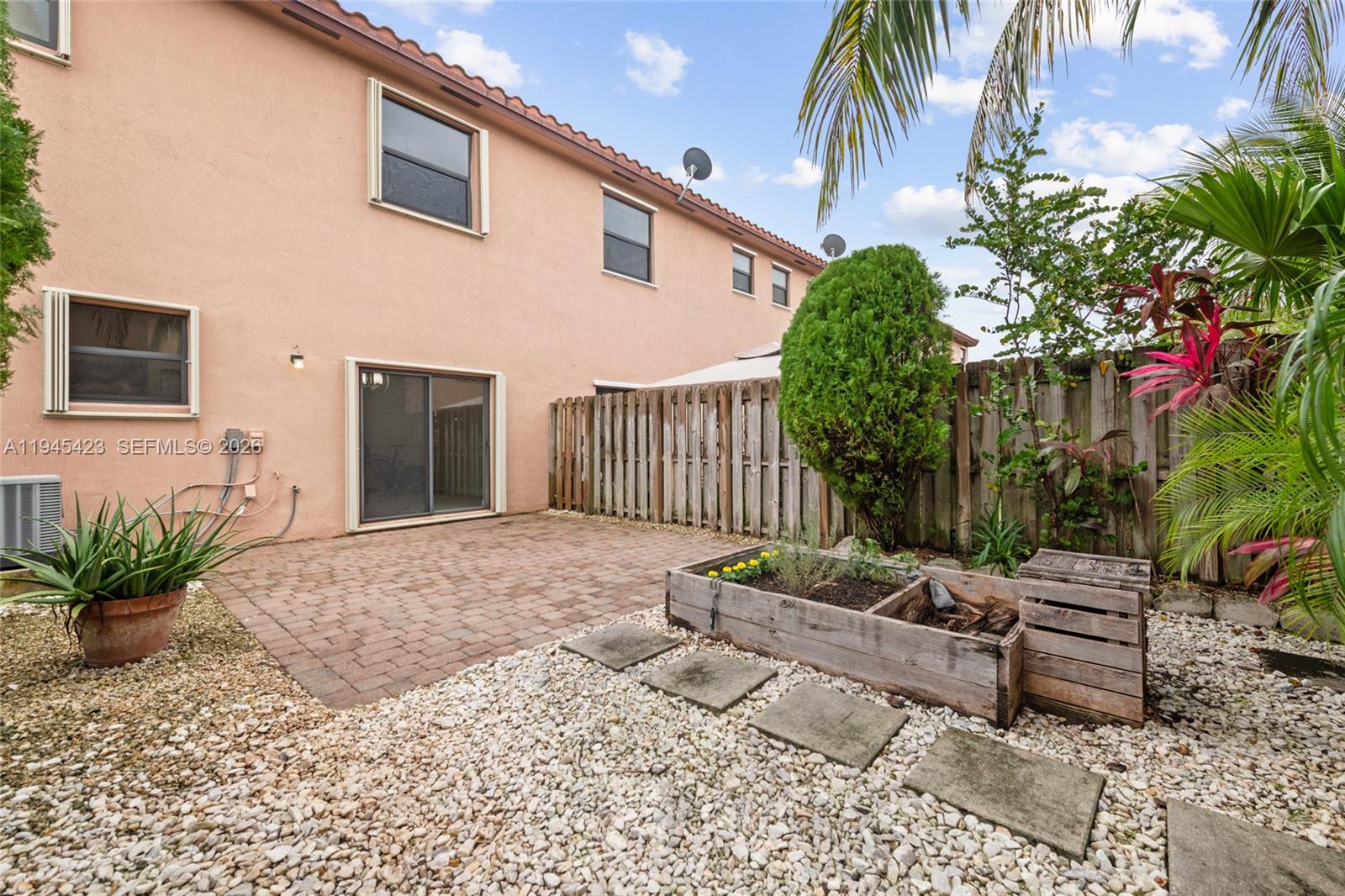 BAYWINDS OF GALAPAGOS FIR - Residential