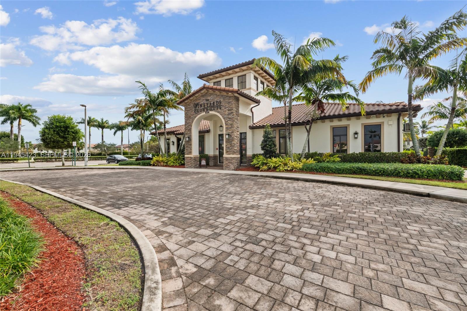 BAYWINDS OF GALAPAGOS FIR - Residential