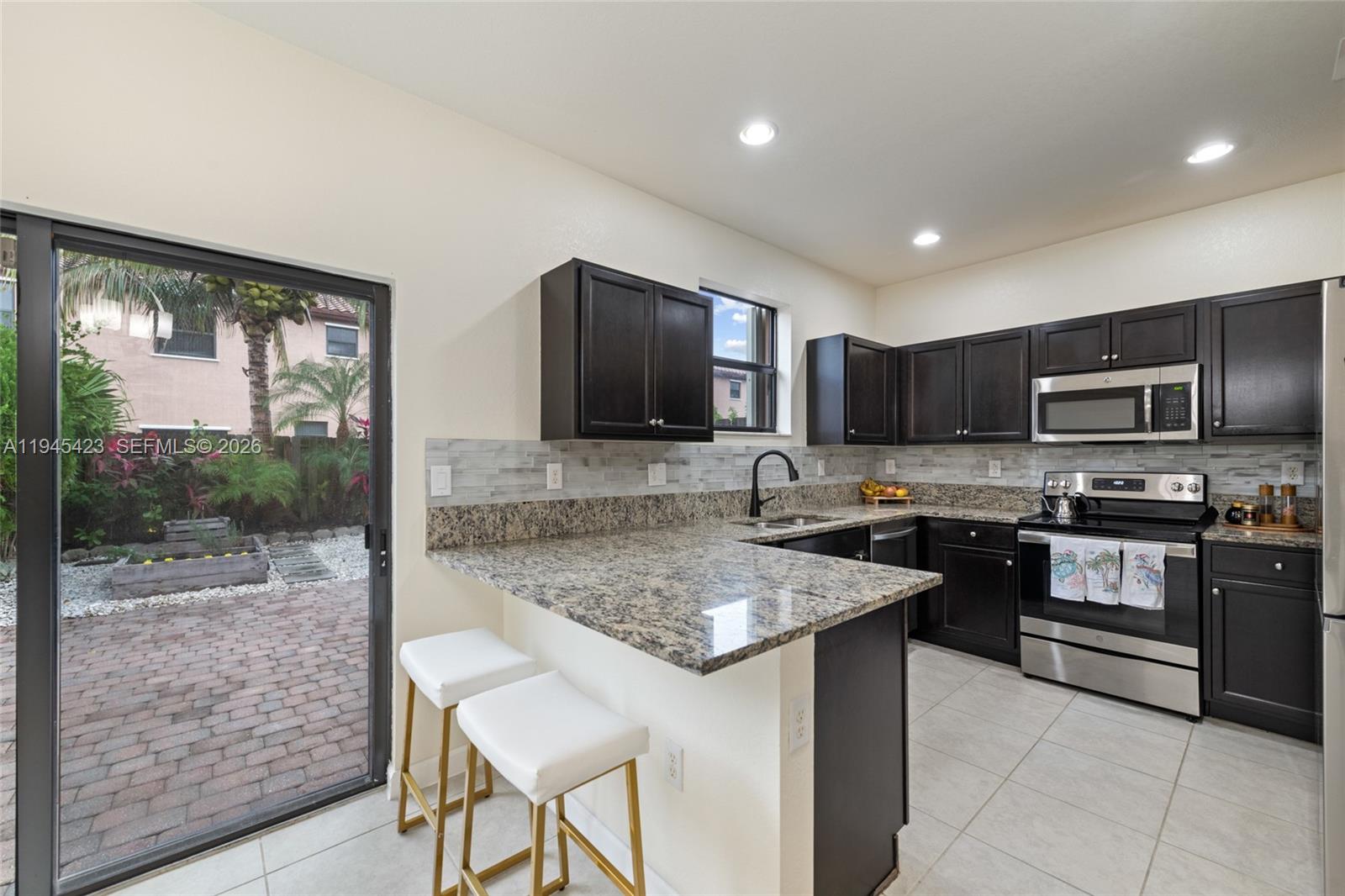 BAYWINDS OF GALAPAGOS FIR - Residential