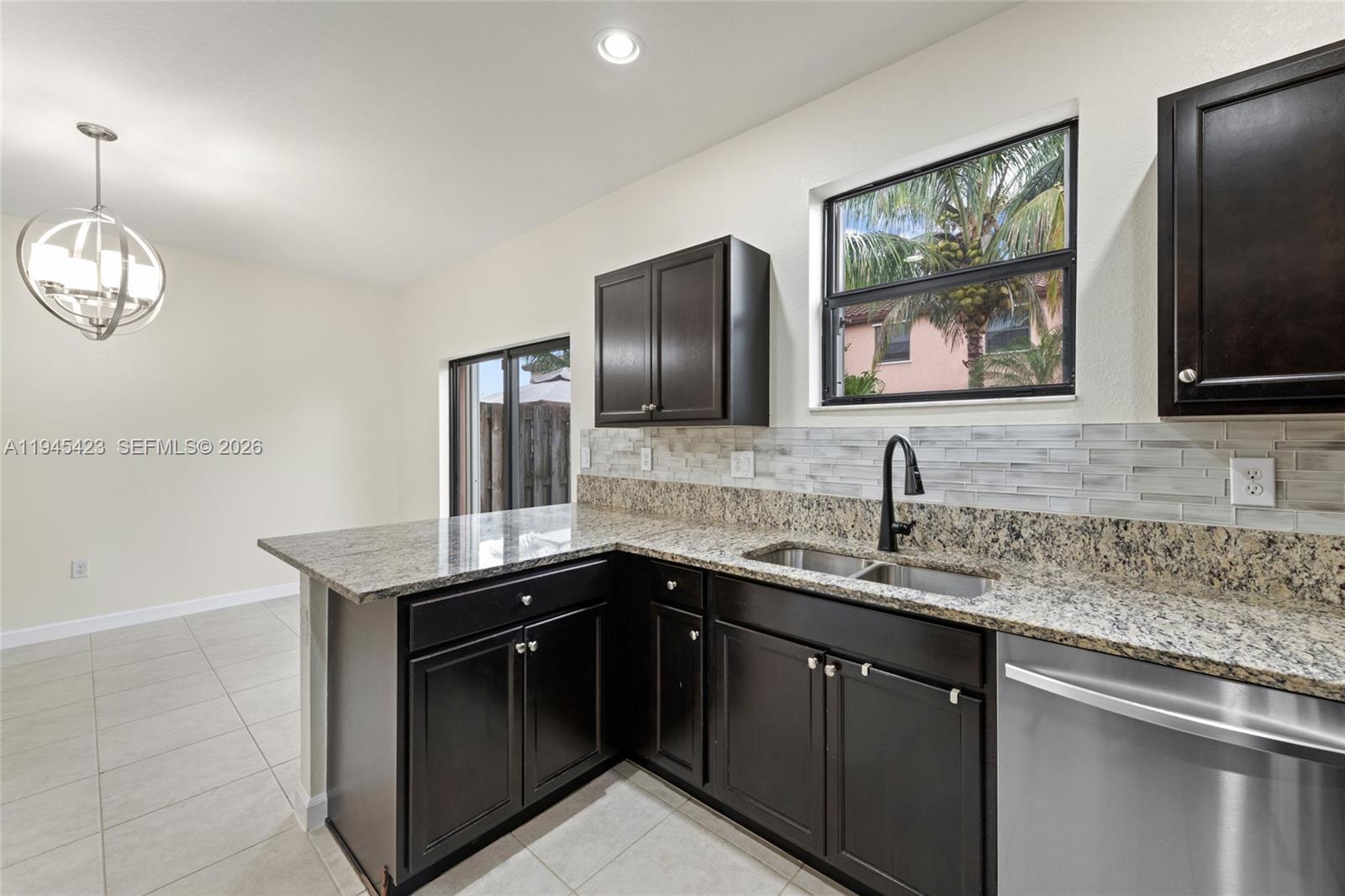 BAYWINDS OF GALAPAGOS FIR - Residential