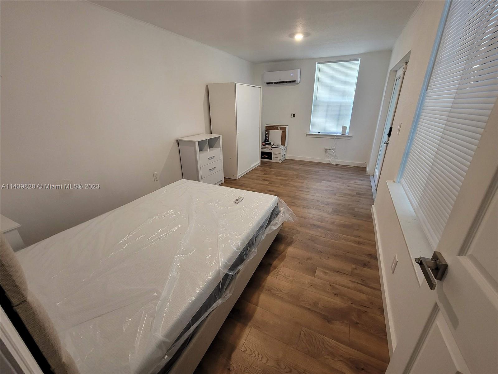 LAKE FOREST SEC 4 - Residential Lease