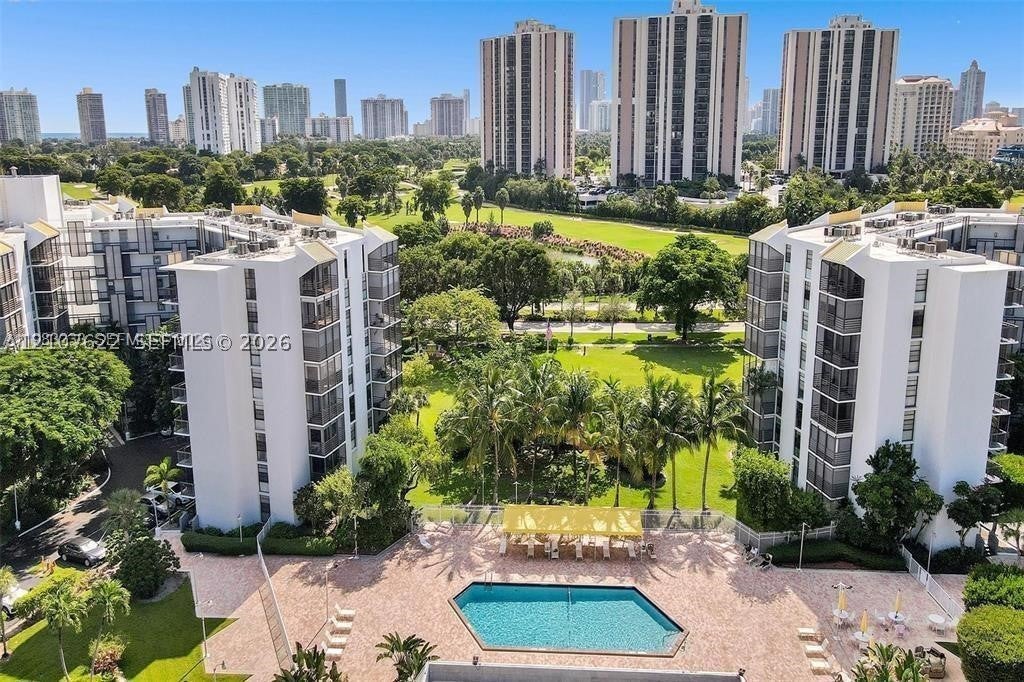 20400 W Country Club Dr 112