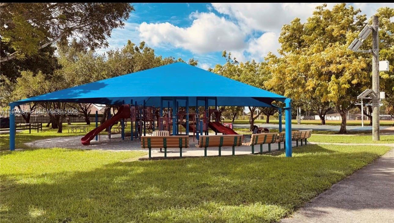 SUNSET PALMS WEST CONDO - Residential