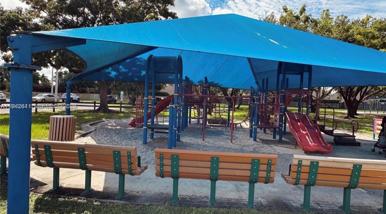 SUNSET PALMS WEST CONDO - Residential