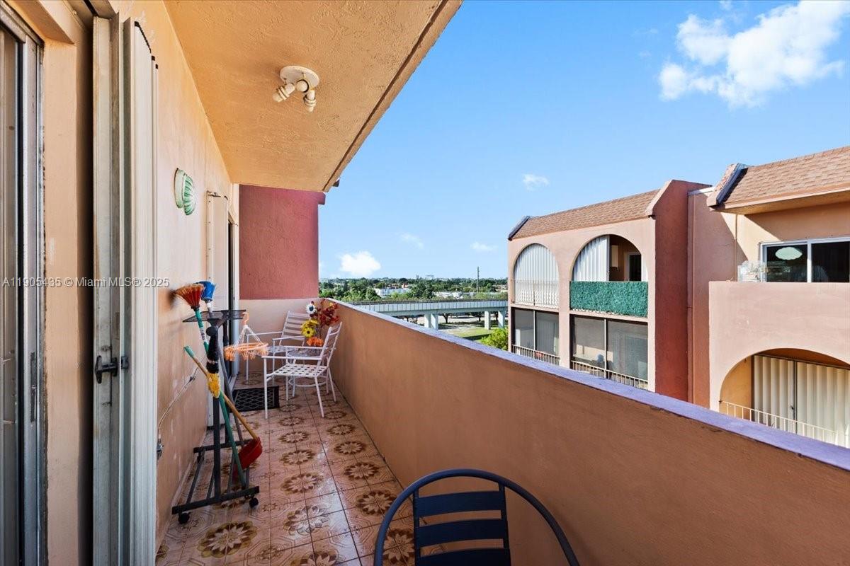 GOLDEN GATE CONDO PHASE I - Residential