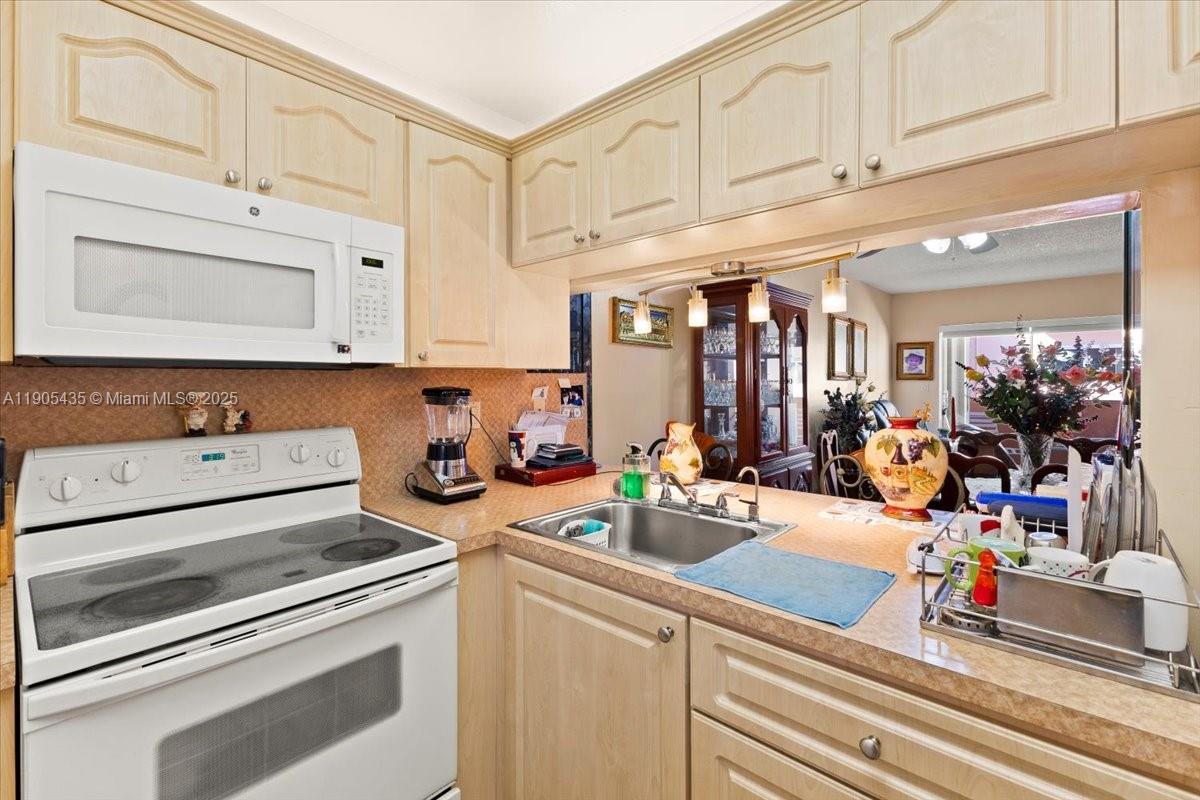 GOLDEN GATE CONDO PHASE I - Residential