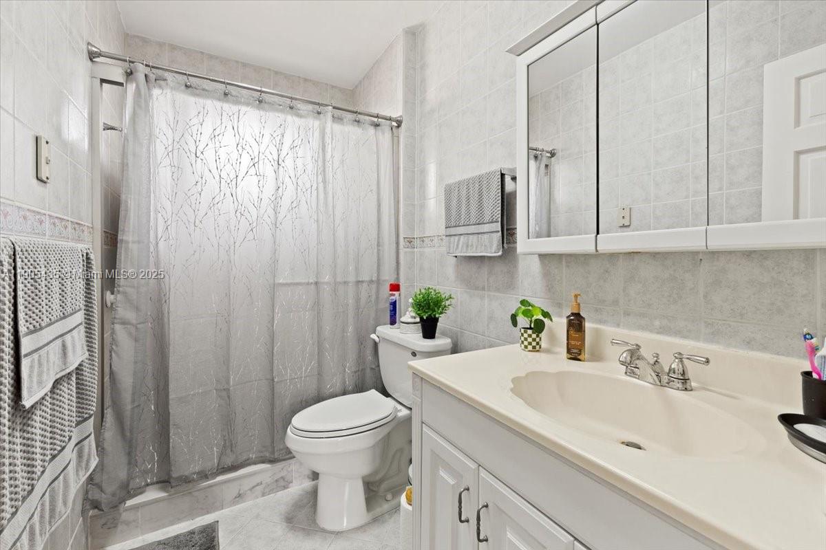 GOLDEN GATE CONDO PHASE I - Residential