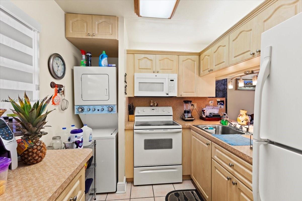 GOLDEN GATE CONDO PHASE I - Residential