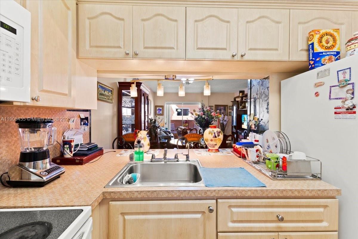 GOLDEN GATE CONDO PHASE I - Residential