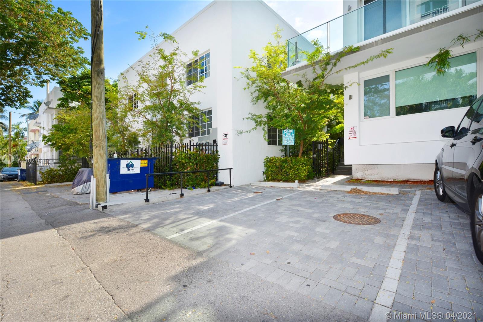 ESSENZA AT 1410 EUCLID CO - Residential Lease