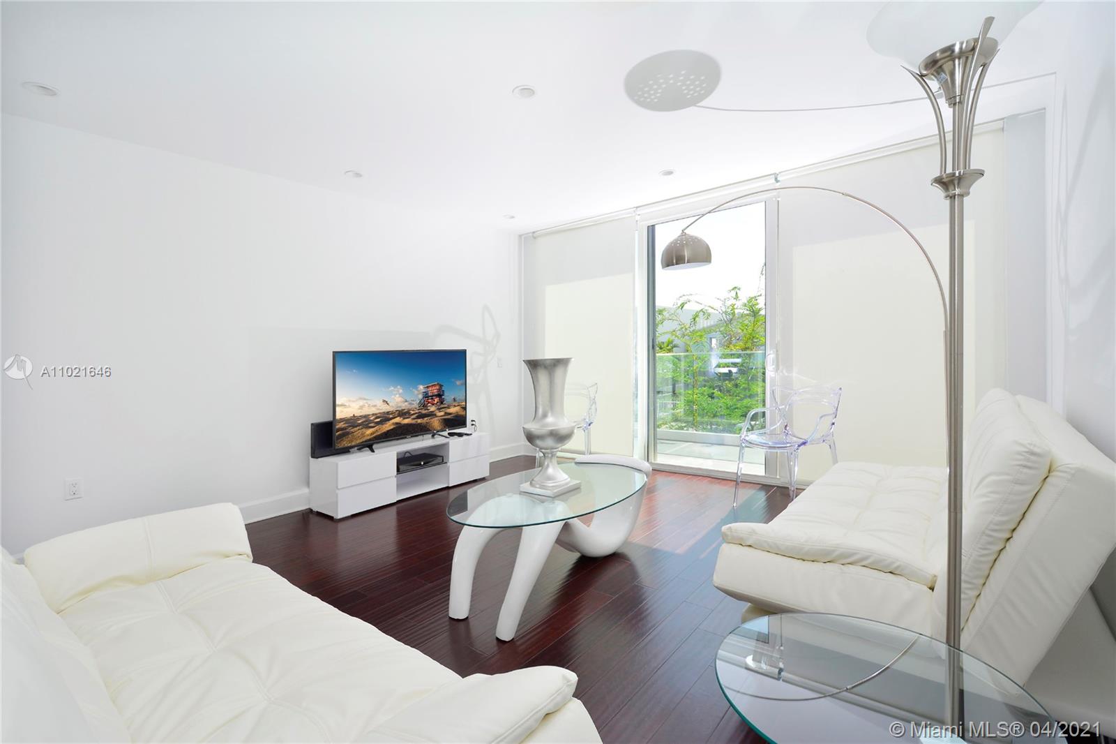 ESSENZA AT 1410 EUCLID CO - Residential Lease