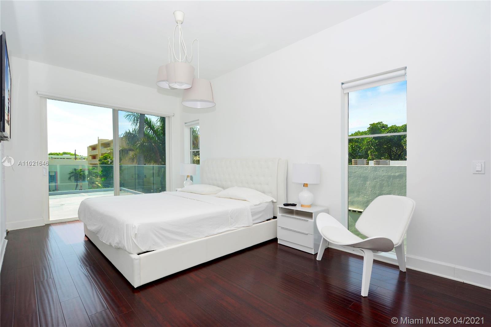 ESSENZA AT 1410 EUCLID CO - Residential Lease