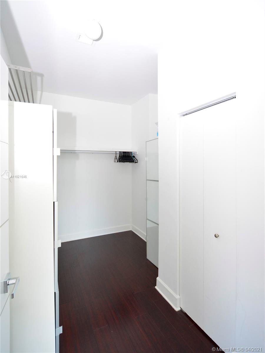 ESSENZA AT 1410 EUCLID CO - Residential Lease