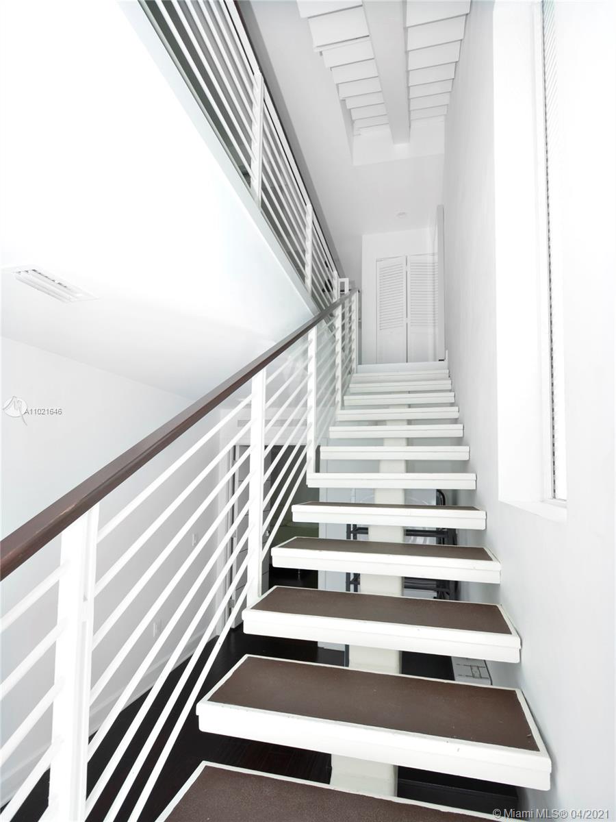 ESSENZA AT 1410 EUCLID CO - Residential Lease