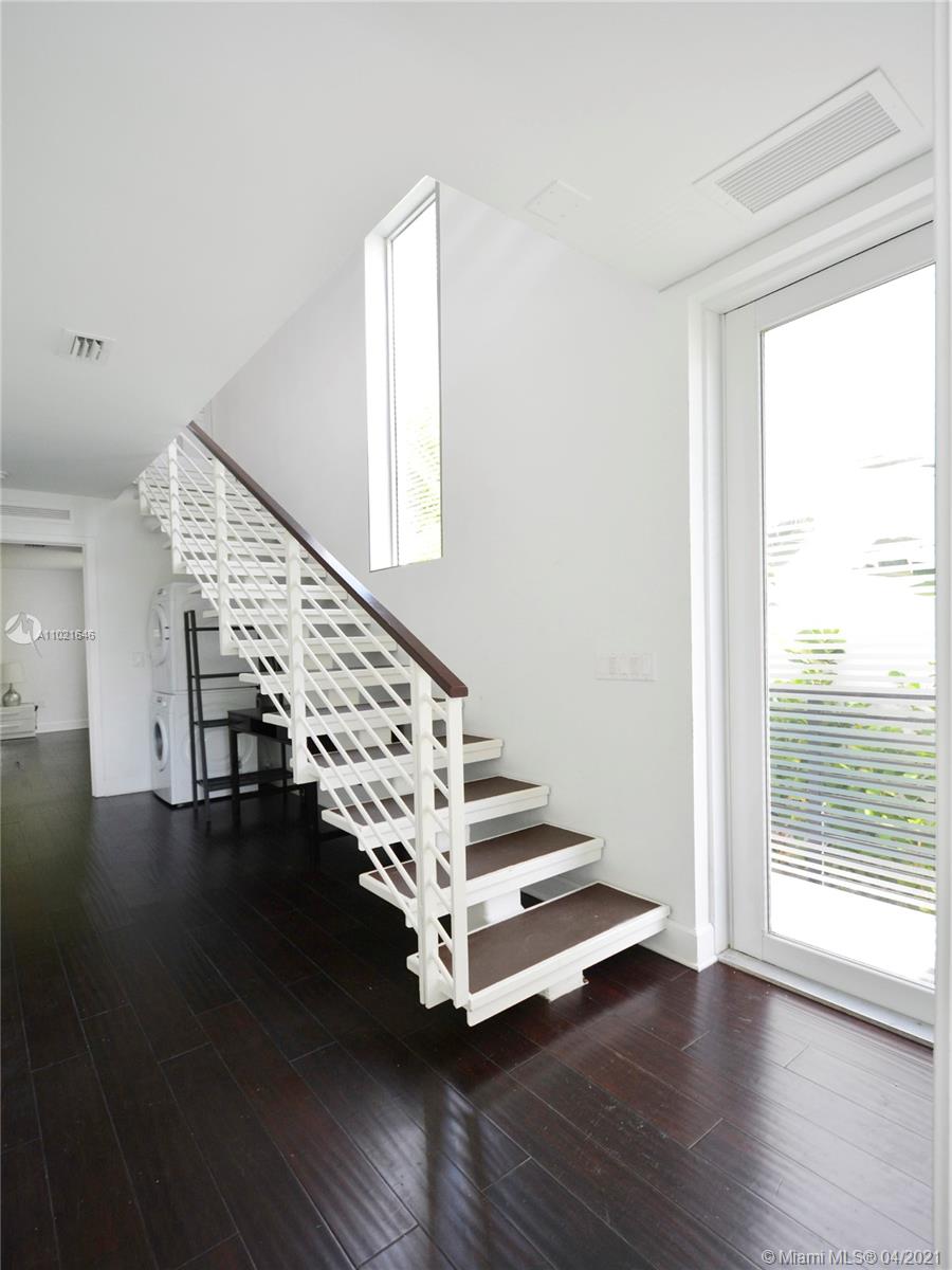 ESSENZA AT 1410 EUCLID CO - Residential Lease