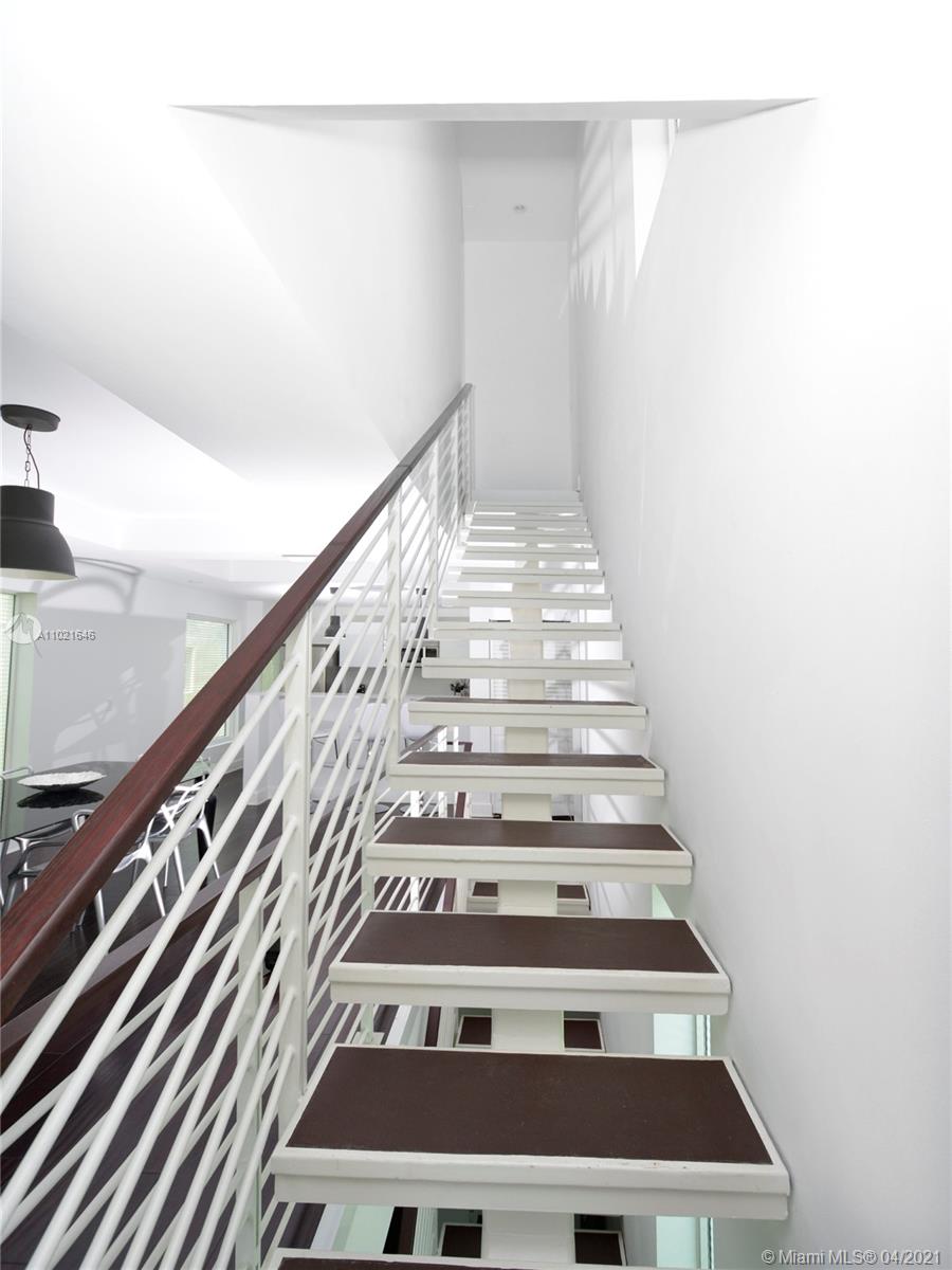ESSENZA AT 1410 EUCLID CO - Residential Lease