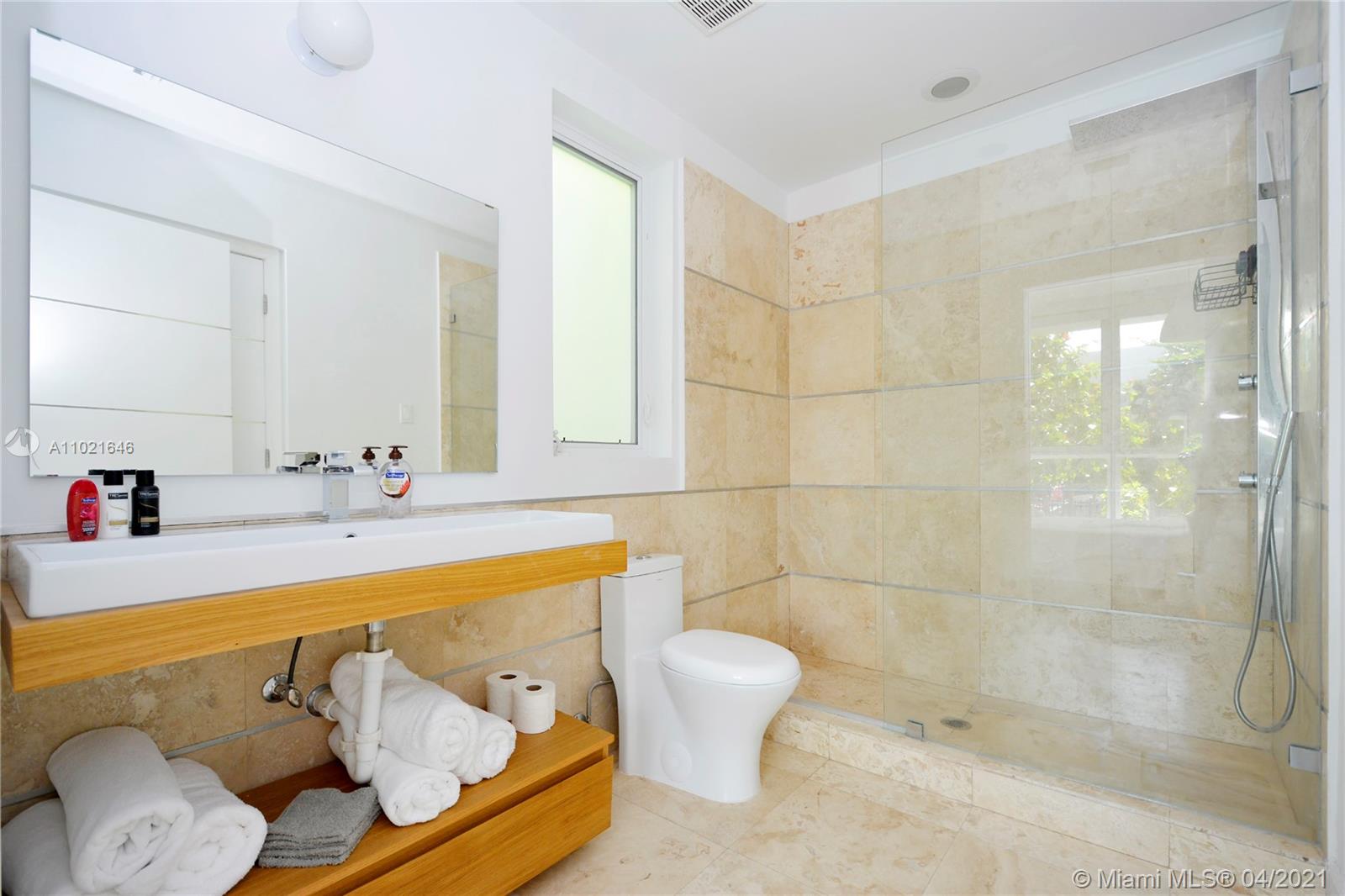 ESSENZA AT 1410 EUCLID CO - Residential Lease