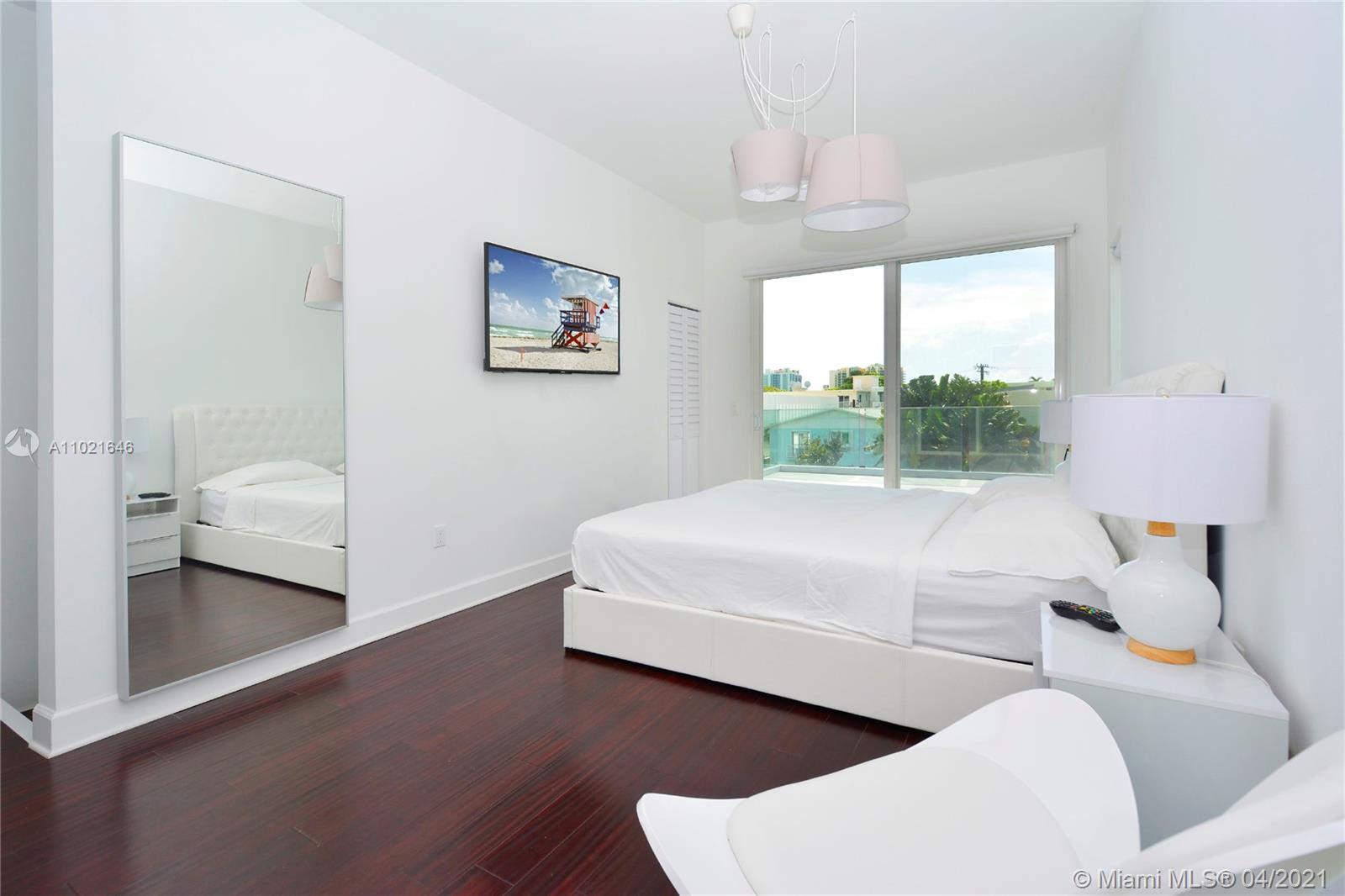 ESSENZA AT 1410 EUCLID CO - Residential Lease