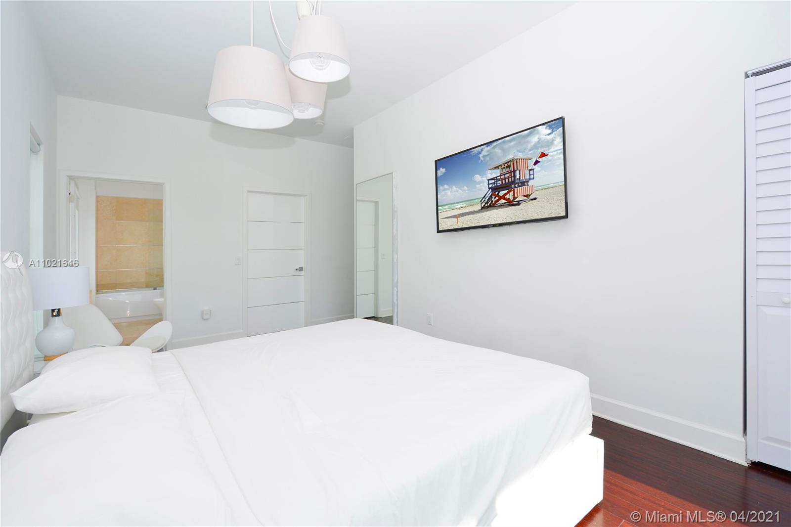 ESSENZA AT 1410 EUCLID CO - Residential Lease