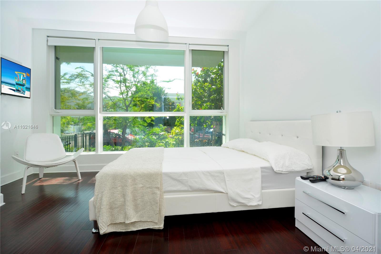 ESSENZA AT 1410 EUCLID CO - Residential Lease
