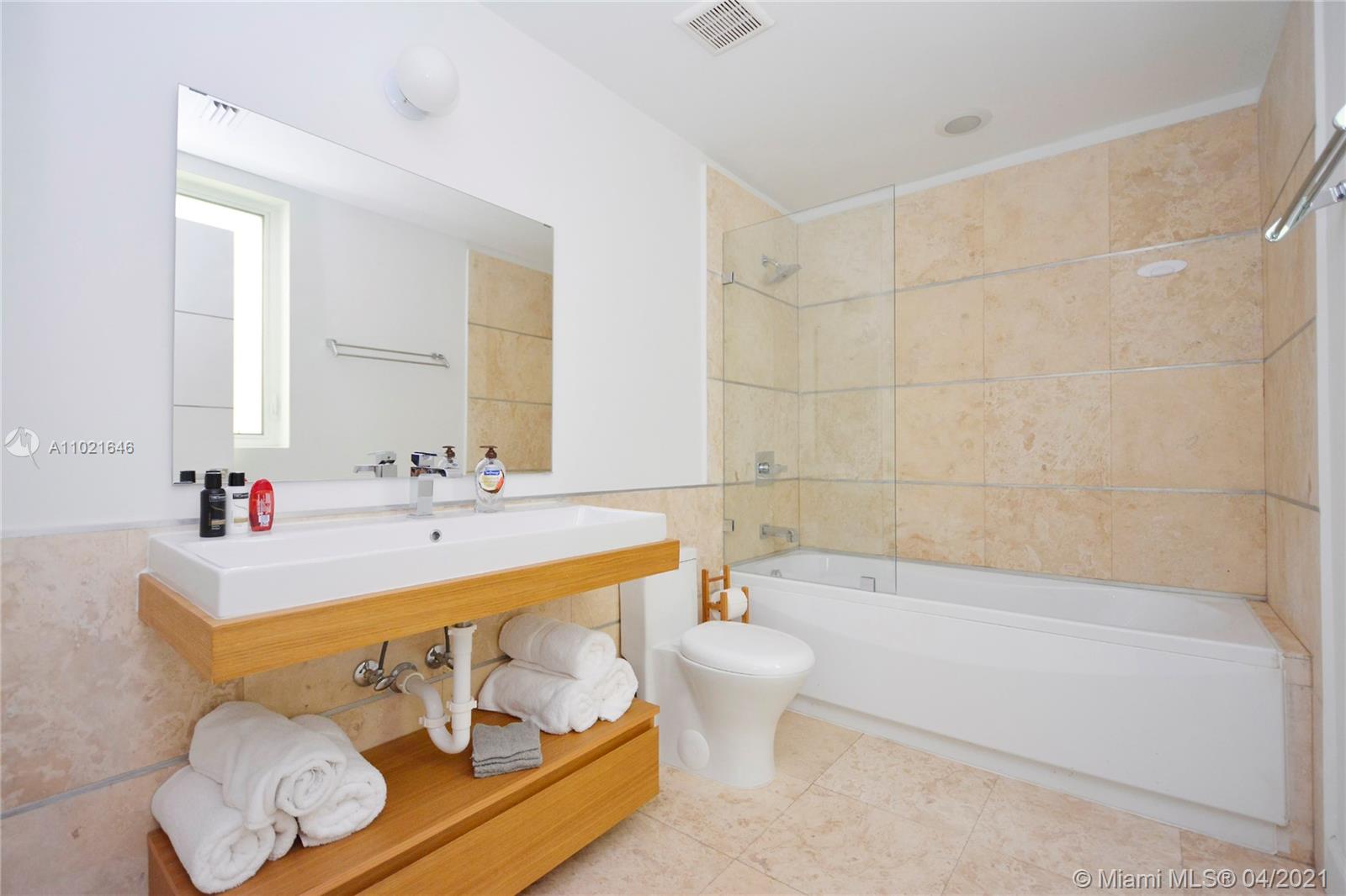 ESSENZA AT 1410 EUCLID CO - Residential Lease
