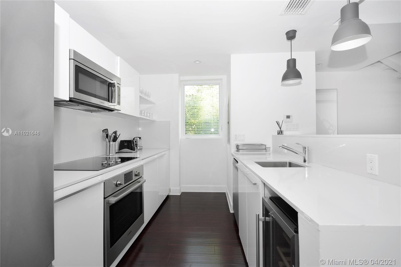 ESSENZA AT 1410 EUCLID CO - Residential Lease