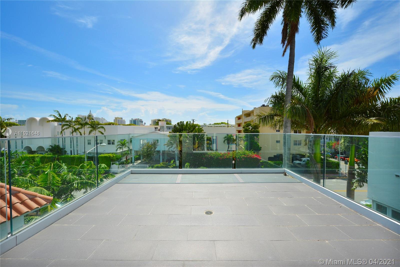 ESSENZA AT 1410 EUCLID CO - Residential Lease