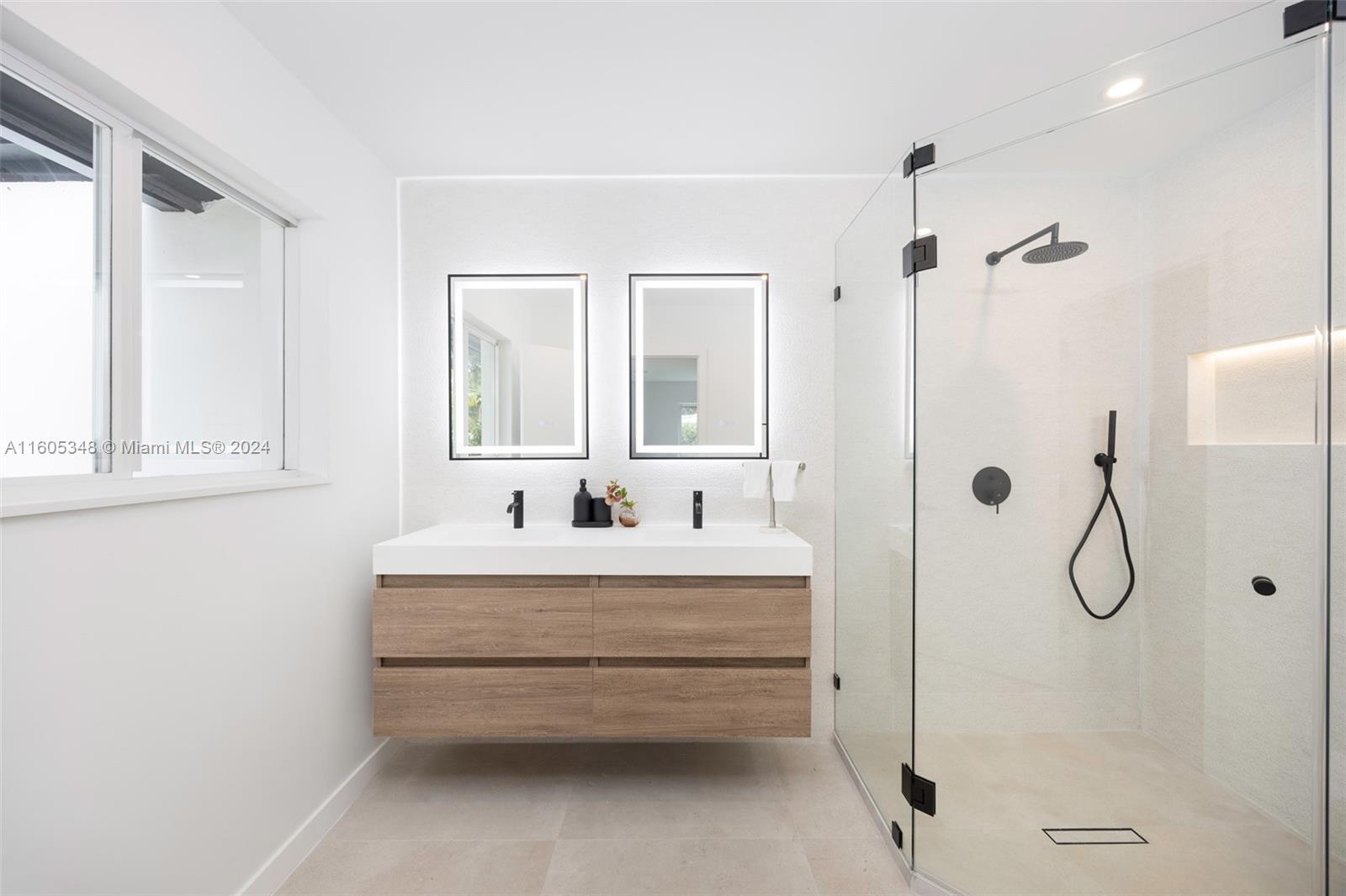 PATRICIA MANOR - Residential