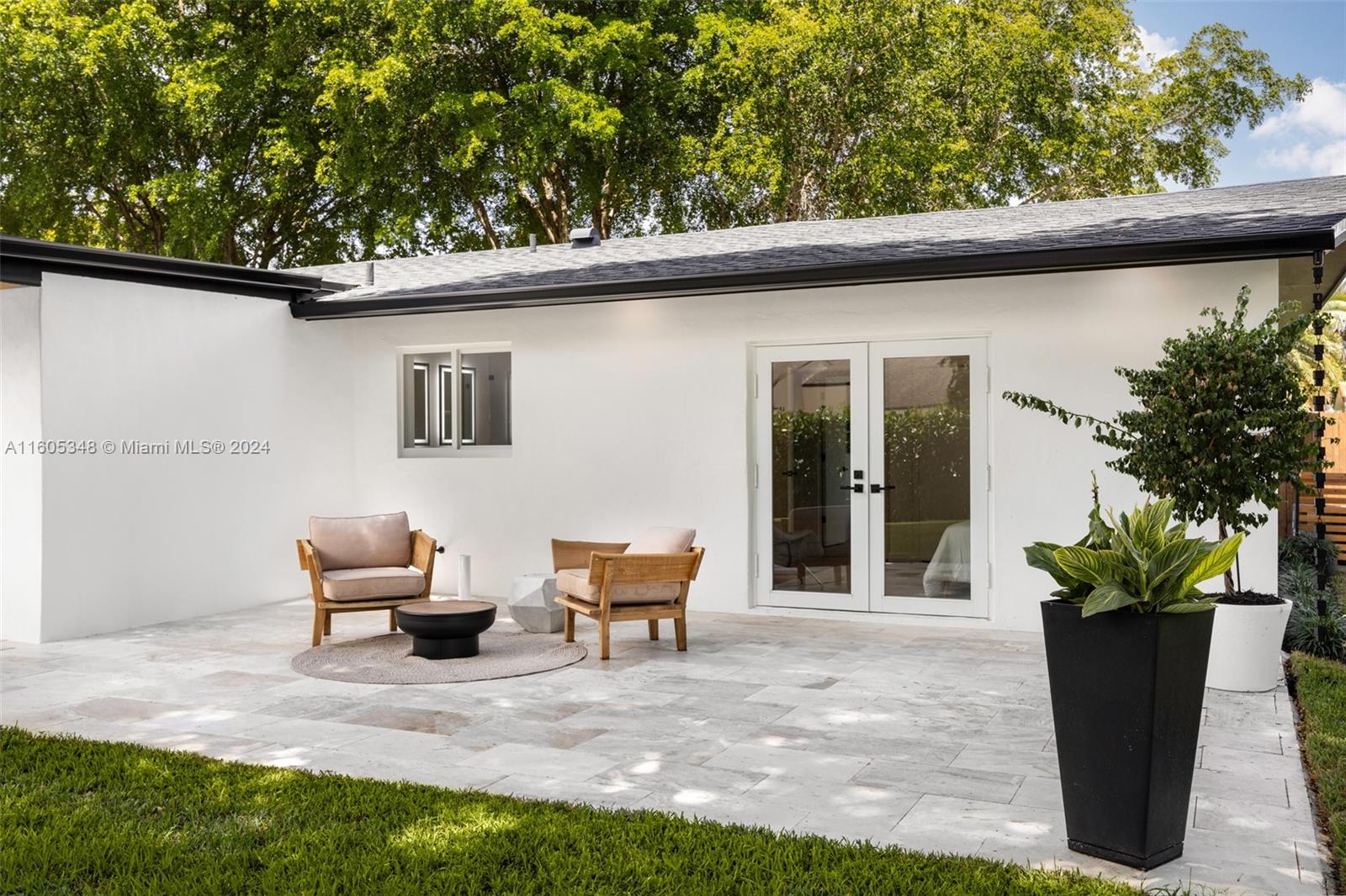 PATRICIA MANOR - Residential